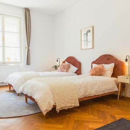 Top Location City Centre Condo In Historic Building With Free Garage Parking 卢布尔雅那 外观 照片