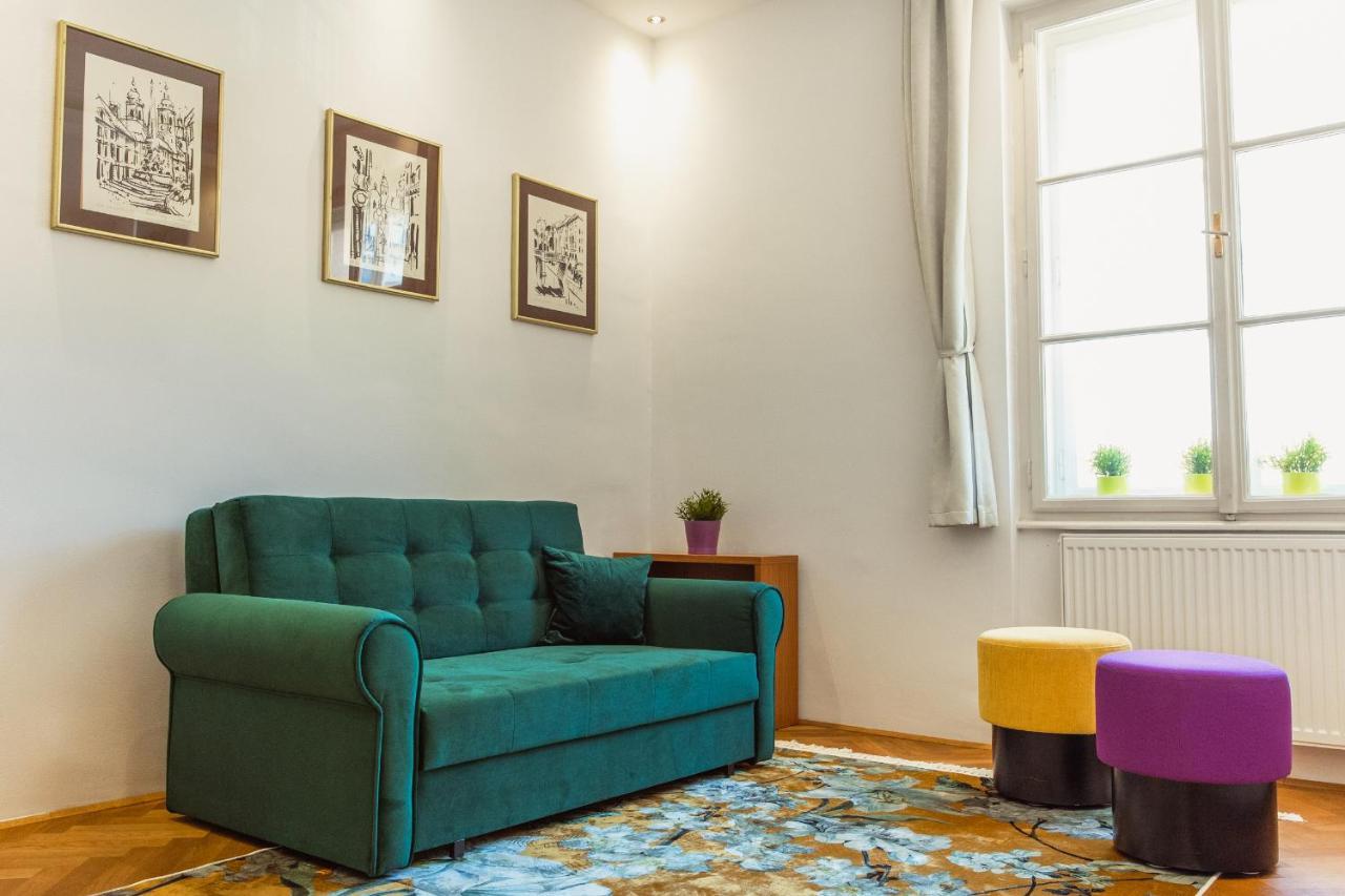 Top Location City Centre Condo In Historic Building With Free Garage Parking 卢布尔雅那 外观 照片