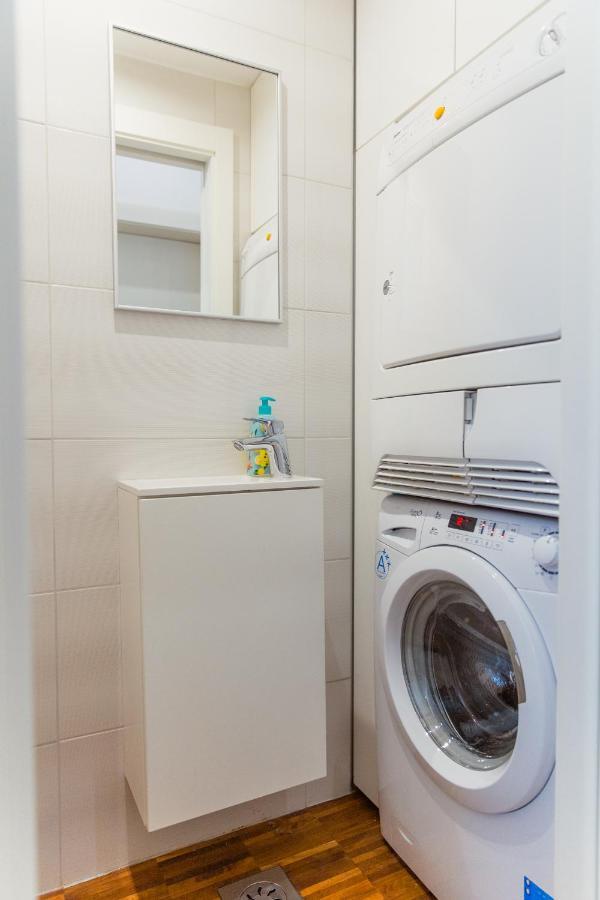 Top Location City Centre Condo In Historic Building With Free Garage Parking 卢布尔雅那 外观 照片