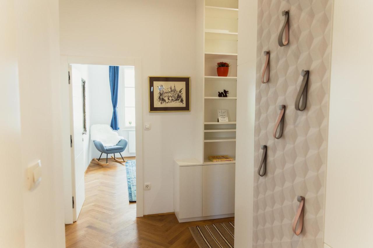 Top Location City Centre Condo In Historic Building With Free Garage Parking 卢布尔雅那 外观 照片